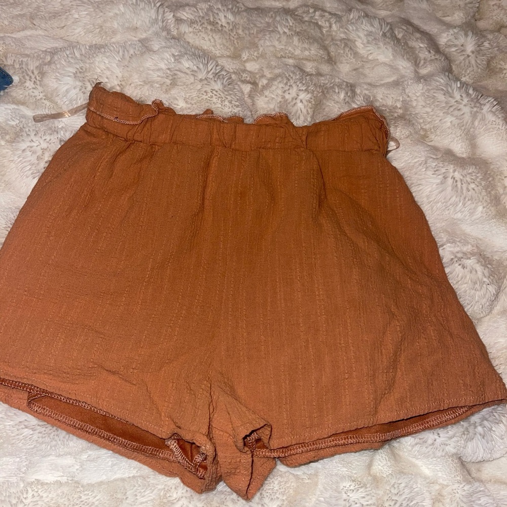 Adorable Tan shorts!! Must need super comfy!!